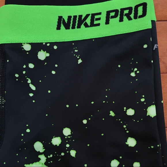 Nike Pro black leggings with green paint splatter - Picture 5 of 7